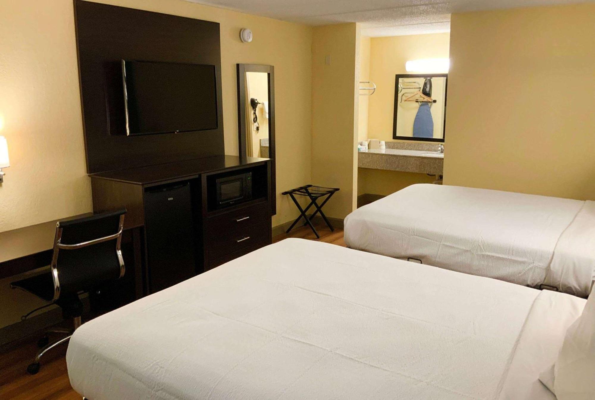 Days Inn By Wyndham Troy Il エクステリア 写真